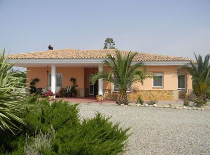 Villa for sale in town, Spain 252620