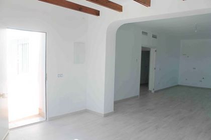 Villa for sale in town, Alicante 252643