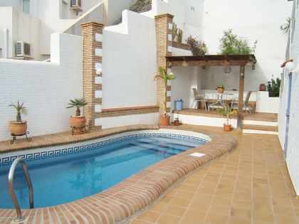 Villa for sale in town, Spain 252658