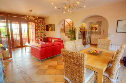 Villa with 4 bedroom in town 252666