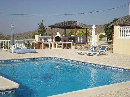 Villa for sale in town, Alicante 252680