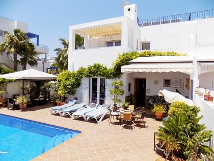 Villa with 3 bedroom in town 252717