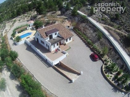 Villa&nbsp;for&nbsp;sale&nbsp;in&nbsp;town,&nbsp;Spain&nbsp;252718