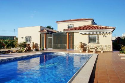 Villa for sale in town 252728
