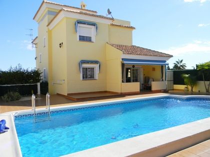 Villa for sale in town, Spain 252743