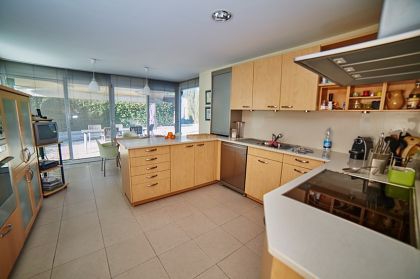 Villa for sale in town, Alicante 252816