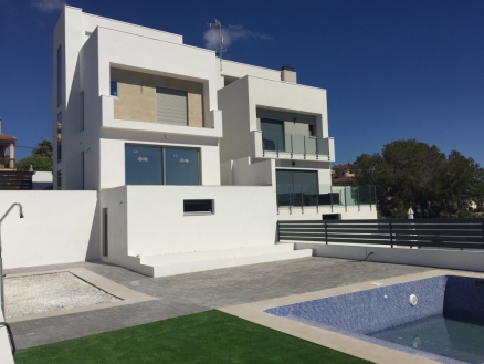 Villa for sale in town 253329