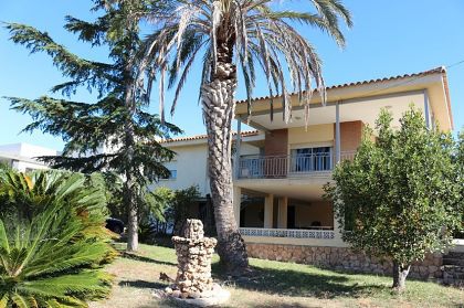 Villa for sale in town 254190