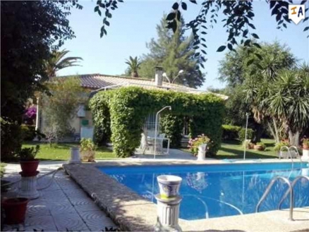 Villa for sale in town, Spain 256781