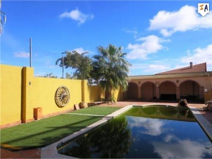 Villa for sale in town, Spain 256801