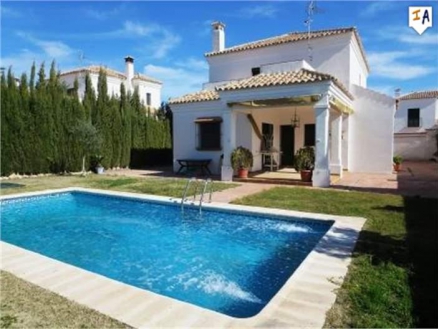 Villa for sale in town 256816