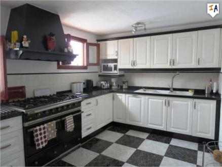 Villa with 3 bedroom in town 256817