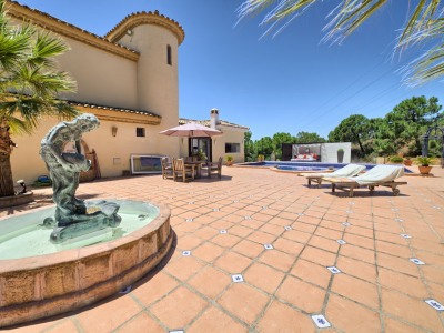 Estepona property: Villa with 4 bedroom in Estepona 260033