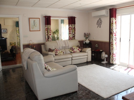 Alguena property: Villa for sale in Alguena, Alicante 261173