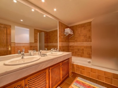 Benahavis property: Apartment with 3 bedroom in Benahavis, Spain 262911