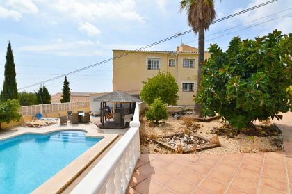 Villa for sale in town, Alicante 263944