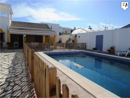 Villa for sale in town, Spain 264537