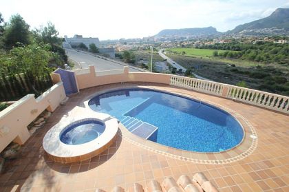 Villa for sale in town, Spain 264701