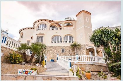 Villa for sale in town, Spain 265549