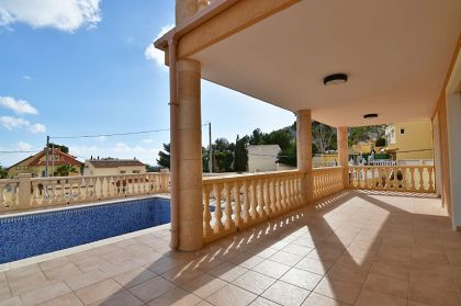 Villa for sale in town, Spain 266718