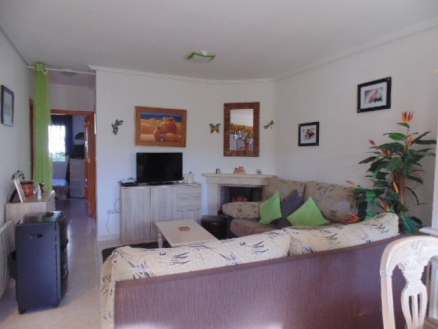 2 bedroom Bungalow 268155