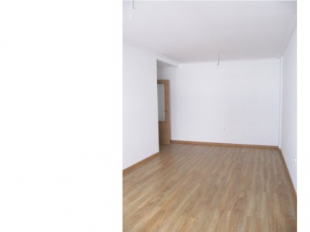 Apartment with 3 bedroom in town 272994