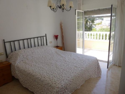 Villa for sale in town, Spain 273035