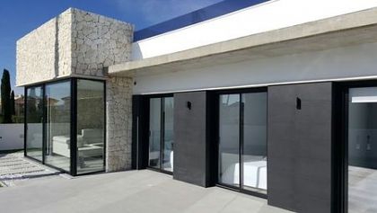 Villa for sale in town, Spain 273644