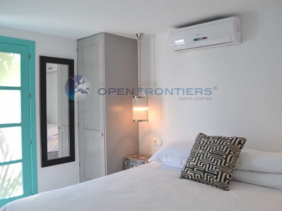 Villa for sale in town 274002
