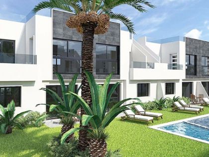 Villa for sale in town, Spain 274098