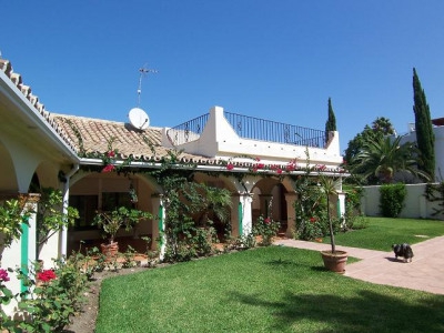 Villa for sale in town, Malaga 275488