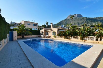 Villa for sale in town, Spain 276129