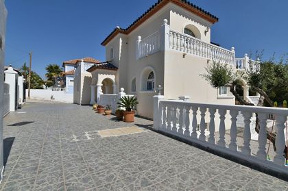 Villa for sale in town, Alicante 277190