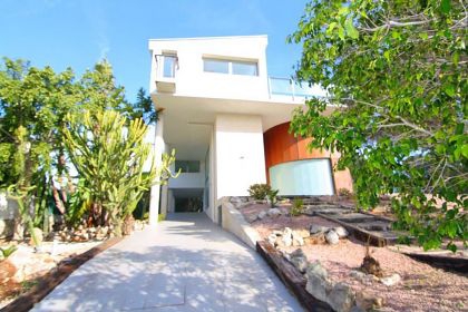 Villa for sale in town, Spain 278088