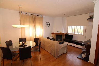 Villa for sale in town, Spain 278106