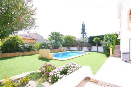Villa&nbsp;for&nbsp;sale&nbsp;in&nbsp;town,&nbsp;Spain&nbsp;278142