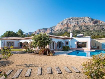 Villa for sale in town 278157