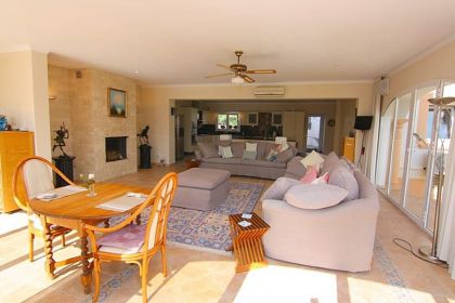 Villa for sale in town, Spain 278157