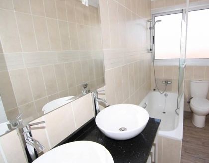 Apartment with 3 bedroom in town 278219