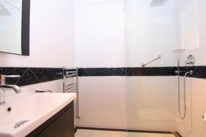 Villa with 3 bedroom in town 278269