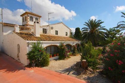 Villa for sale in town, Spain 278293