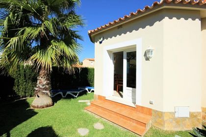 Villa for sale in town, Spain 278607