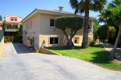Villa with 5 bedroom in town 279152