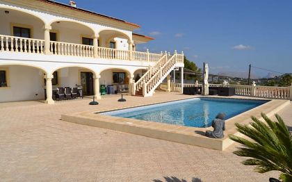 Villa for sale in town 279170