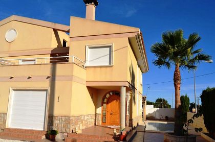 Villa for sale in town 279181