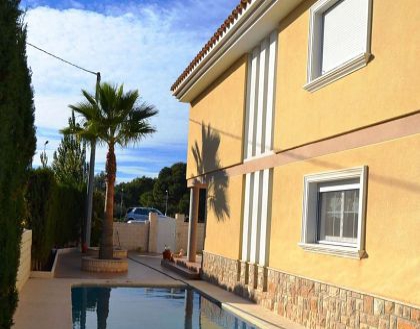 Villa for sale in town, Spain 279181