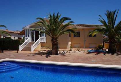Villa for sale in town 279230