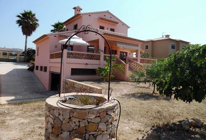 Villa for sale in town, Spain 279235