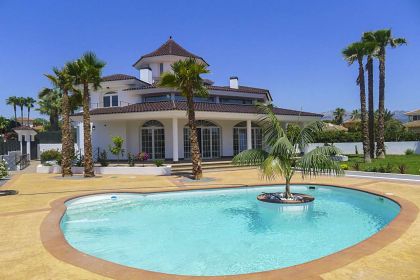 Villa for sale in town 279335