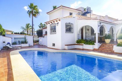 Villa for sale in town 279386